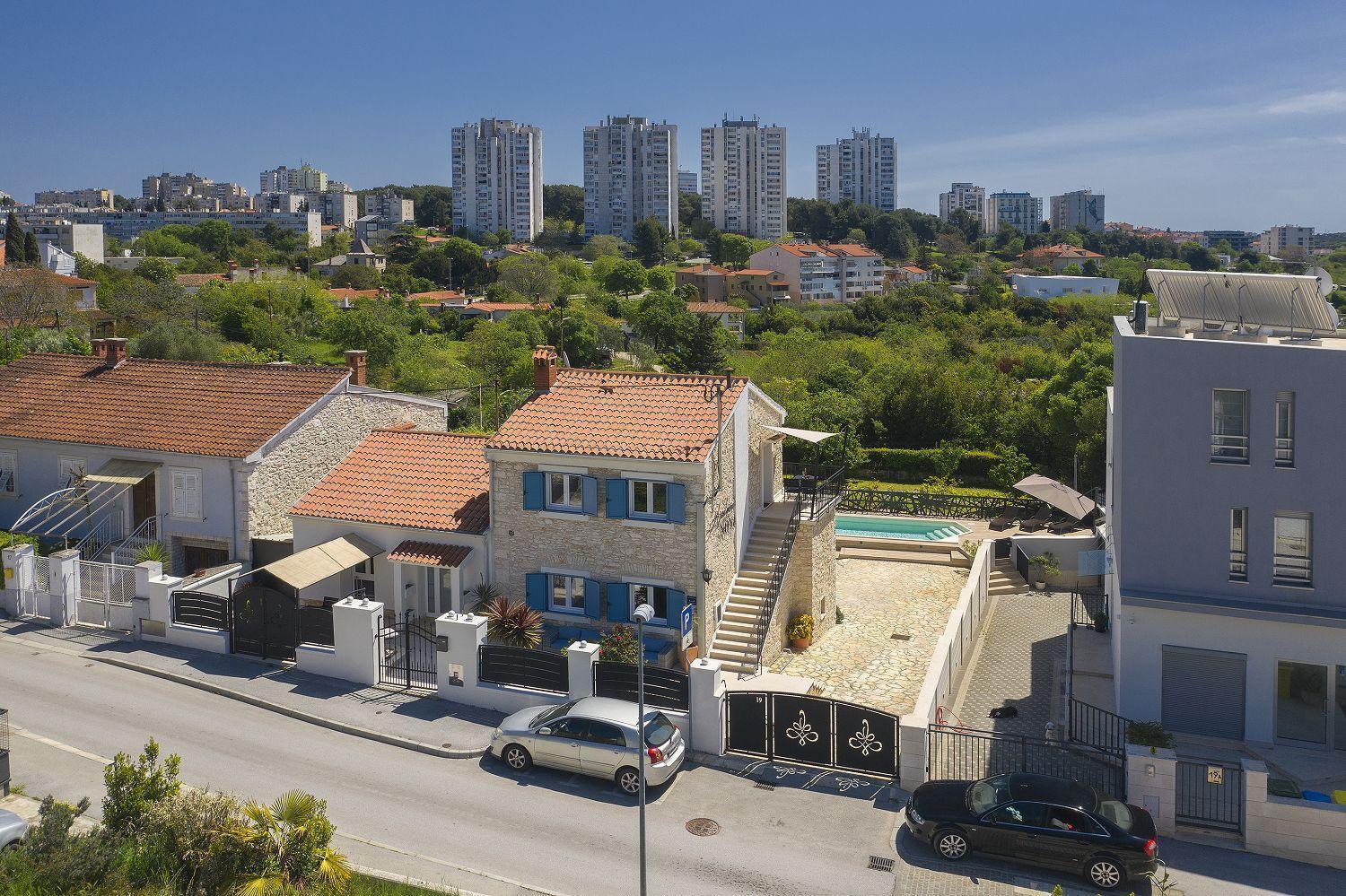 Nur 250 Meter vom Strand mit Salzwasserpool Pula Exterior foto